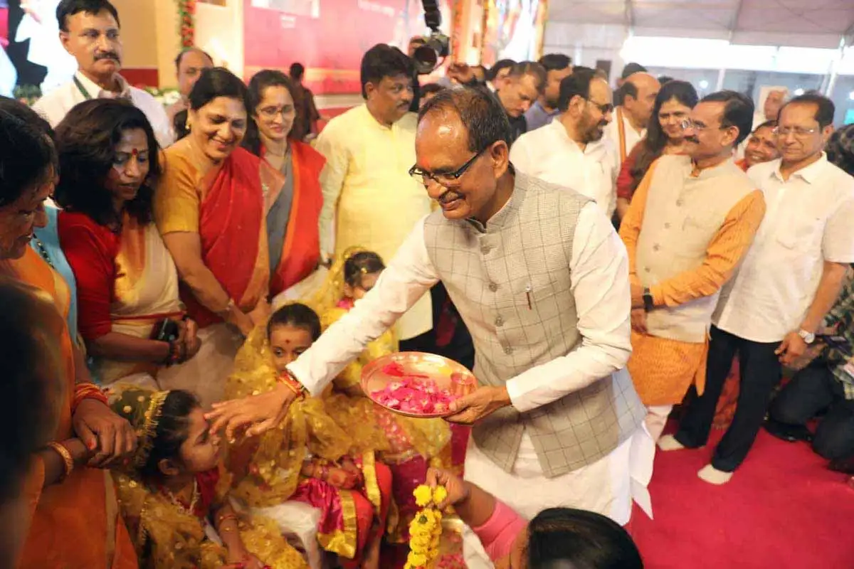 Ladli Behna Yojana9 Ladli Behna Yojana: CM शिवराज बोले - लाड़ली बहनों को मिलने वाली मासिक 1000 की राशि बढ़कर होगी 3000 रूपए