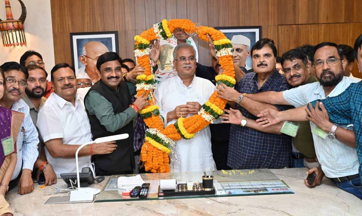 CG News: CM भूपेश बघेल का छत्तीसगढ़ कर्मचारी अधिकारी संयुक्त मोर्चा ने जताया आभार 1 cm bhupesh baghel CG News: CM भूपेश बघेल का छत्तीसगढ़ कर्मचारी अधिकारी संयुक्त मोर्चा ने जताया आभार