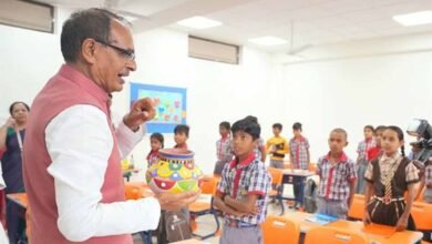 school chale hum MP News: शिक्षा के बिना जीवन सूना इसलिये स्कूल चलें हम