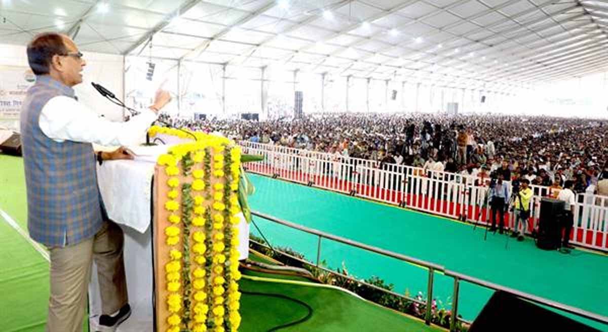 MP News: मुख्यमंत्री शिवराज बोले - अब संविदा कर्मचारियों के लिए प्रतिवर्ष अनुबंध की प्रक्रिया होगी समाप्त 1 shivraj