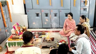 7 1 CG News: मुख्यमंत्री निवास में मुक्तेश्वरी बघेल ने भगवान विश्वकर्मा की पूजा-अर्चना कर प्रदेश की खुशहाली की कामना की