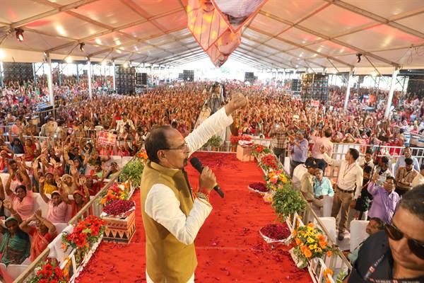 MP News: मुख्यमंत्री शिवराज बोले - प्रदेश में बहनों के सशक्तिकरण की सामाजिक क्रांति हो रही 1 TN5 Bhopal020923083425 MP News: मुख्यमंत्री शिवराज बोले - प्रदेश में बहनों के सशक्तिकरण की सामाजिक क्रांति हो रही