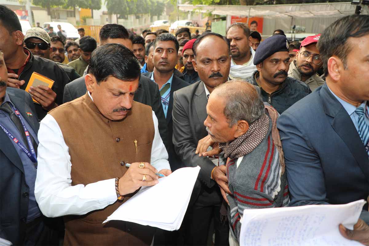 2 1 One Month of Mohan Government : सुशासन, प्रशासनिक सुधार से लेकर जनसमस्याओं के निवारण से जीता जनता का दिल