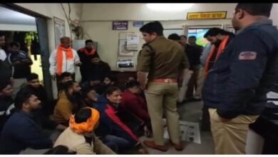 2 2 Bhilai News: पुतला दहन से आक्रोशित सभापति के बेटे ने की मारपीटहनुमान चालीसा का किया पाठ
