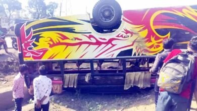 bus CG News: बरातियों से भरी बस पलटी, कई घायल, देर रात तीन बजे हुआ हादसा