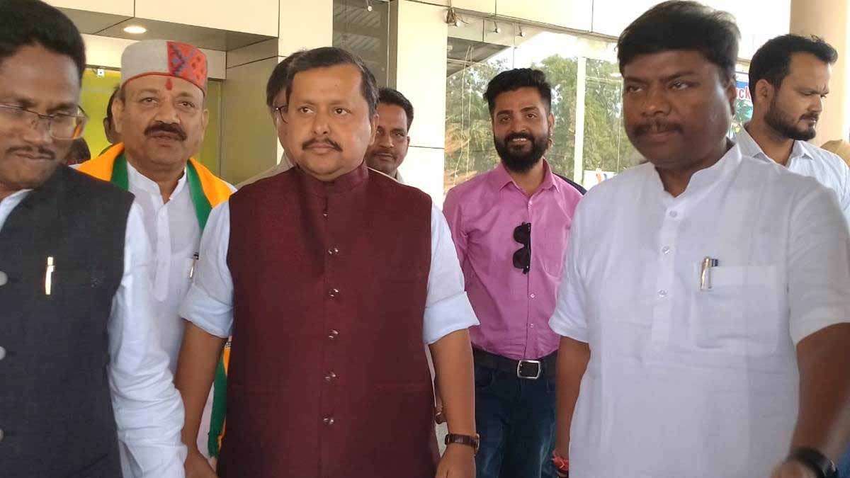 CG News: जगदलपुर पहुंचे नितिन नवीन, बोले- बस्तर में जल्द करेंगे प्रत्याशी की घोषणा 1 nitin CG News: जगदलपुर पहुंचे नितिन नवीन, बोले- बस्तर में जल्द करेंगे प्रत्याशी की घोषणा