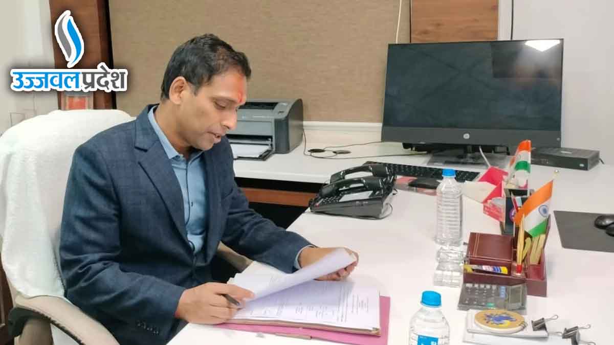 Indore कलेक्टर ने पांच पटवारी और RI को लापरवाही करने पर किया निलंबित 1 Indore collector