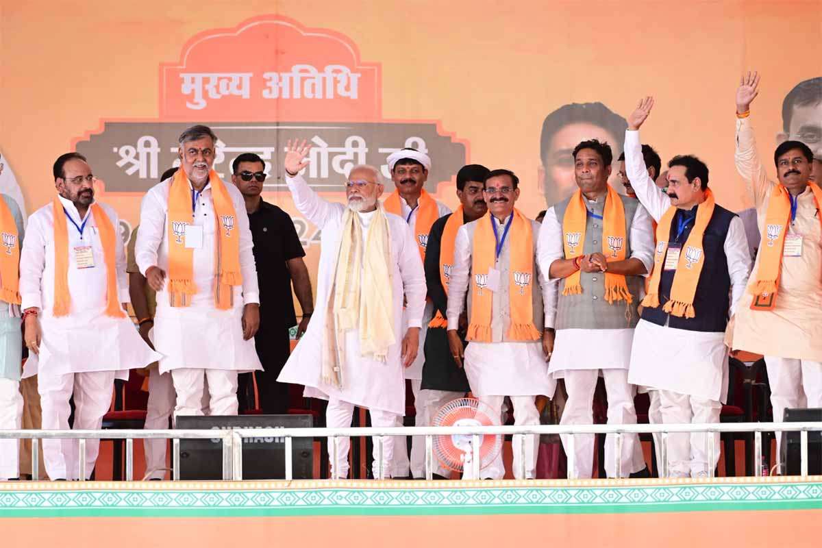 PM Modi Damoh Visit: पीएम नरेन्द्र मोदी बोले- सनातन को डेंगू, मलेरिया कहते हैं इंडी गठबंधन 1 PM Modi Damoh