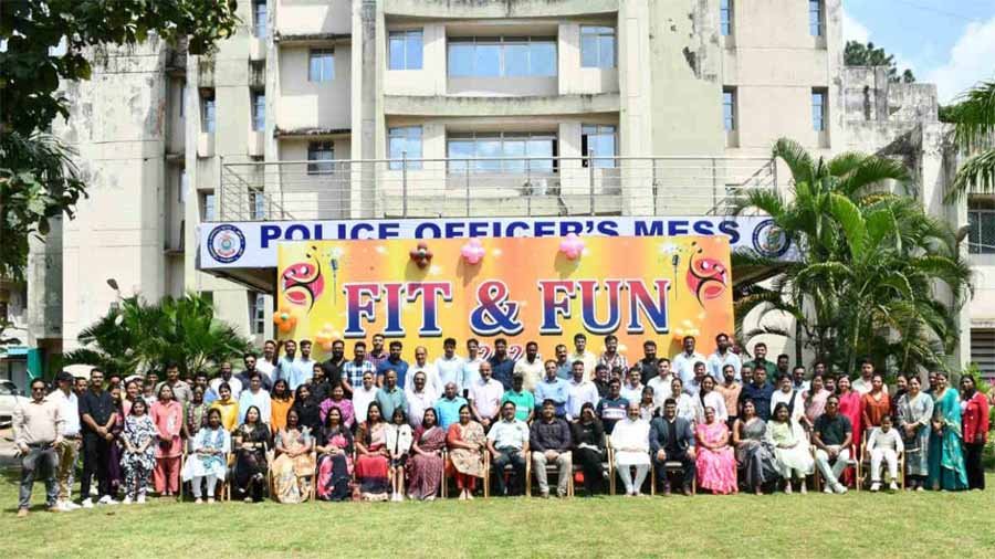 ‘फिट एंड फन’ कार्यक्रम में जनता और पुलिस के बीच बेहतर तालमेल बनाने का प्रयास 1 fit fun1 ‘फिट एंड फन’ कार्यक्रम में जनता और पुलिस के बीच बेहतर तालमेल बनाने का प्रयास