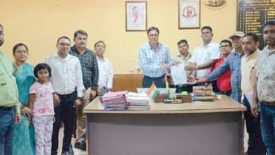 02 11 डीईओ से मिलकर शिक्षक मोर्चा पदाधिकारियो ने शीघ्र प्रधान पाठक पर पदोन्नति की मांग की