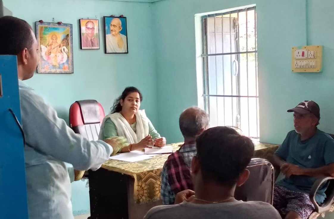 एसडीएम जैतपुर ने ग्राम पंचायत खैरानी का किया निरीक्षण, लोगों से की चर्चा 1 02 23 एसडीएम जैतपुर ने ग्राम पंचायत खैरानी का किया निरीक्षण, लोगों से की चर्चा