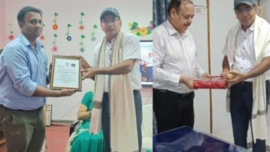 02 सेवानिवृति पर केंद्रीय विद्यालय चिरमिरी के प्राचार्य को दी गई भावभीनी विदाई