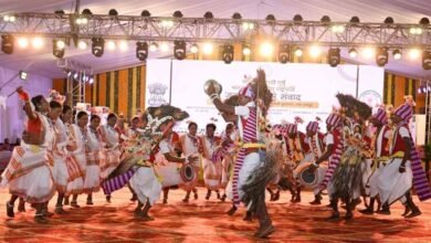 06 6 राष्ट्रपति द्रौपदी मुर्मु के समक्ष आदिवासियों ने पारंपरिक वेशभूषा में प्रसिद्ध लोकनृत्य का किया प्रदर्शन