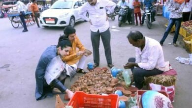 1 1 जांजगीर कलेक्टर ने सपत्नी सड़क किनारे लगे दुकानों से की खरीदारी