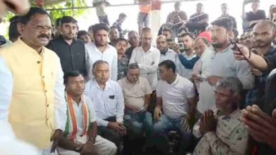 1 34 पीसीसी चीफ बैज समेत कांग्रेसी नेता पहुंचे बलरामपुर, दोषी पुलिसकर्मियों के खिलाफ हो कार्रवाई
