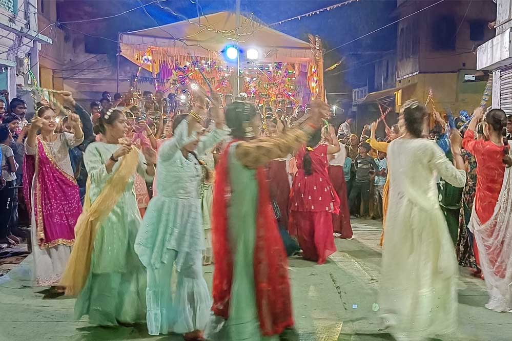 बड़ामलहरा जनपद पंचायत की ग्राम पंचायत बमनौरा कलां में गरबा महोत्सव का भव्य आयोजन 1 11A 125 बड़ामलहरा जनपद पंचायत की ग्राम पंचायत बमनौरा कलां में गरबा महोत्सव का भव्य आयोजन