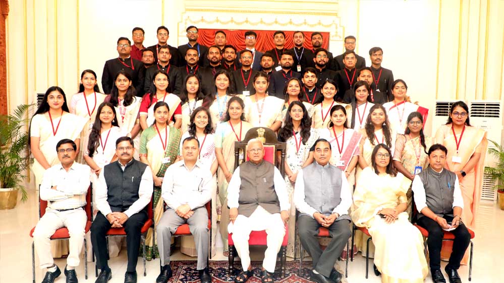 लोक सेवा, वंचितों की सेवा करने का सुअवसर : राज्यपाल पटेल 1 14A 126 लोक सेवा, वंचितों की सेवा करने का सुअवसर : राज्यपाल पटेल