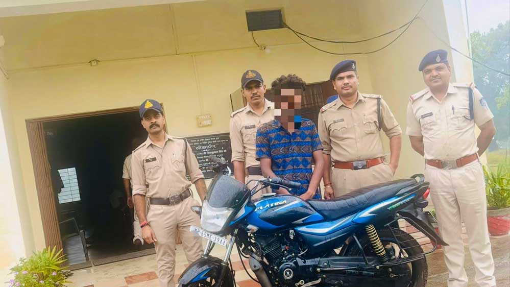 चौकी फुनगा पुलिस द्वारा चोरी की मोटरसाईकल को किया बरामद 1 14A 32 चौकी फुनगा पुलिस द्वारा चोरी की मोटरसाईकल को किया बरामद