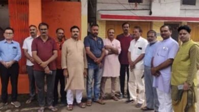 20 10 प्रदीप उपाध्याय के घर पहुंचा ब्राम्हण समाज, कार्रवाई के लिए परिवार के साथ खड़े हैं