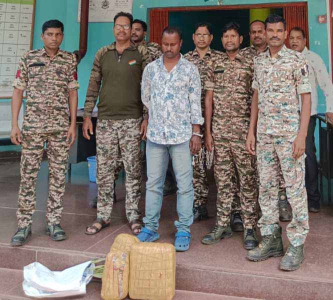 11 किलो अवैध गांजा के साथ मोटर सायकल सवार 1 आरोपी गिरफ्तार 1 21 1 11 किलो अवैध गांजा के साथ मोटर सायकल सवार 1 आरोपी गिरफ्तार