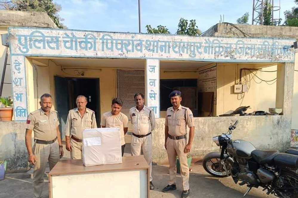 21A 6 नशा कारोबारियों के खिलाफ रामपुर पुलिस की बड़ी कार्रवाई प्रतिबंधित कफ सीरप के साथ दो आरोपी गिरफ्तार