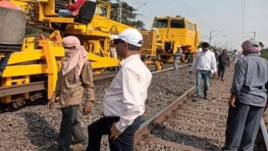 22 दक्षिण पूर्व मध्य रेलवे में की छनाई, 96 टर्नआउट का रिन्यूअल तथा 3600 किलोमीटर से अधिक प्लेन ट्रैक टैंपिंग का कार्य किया गया