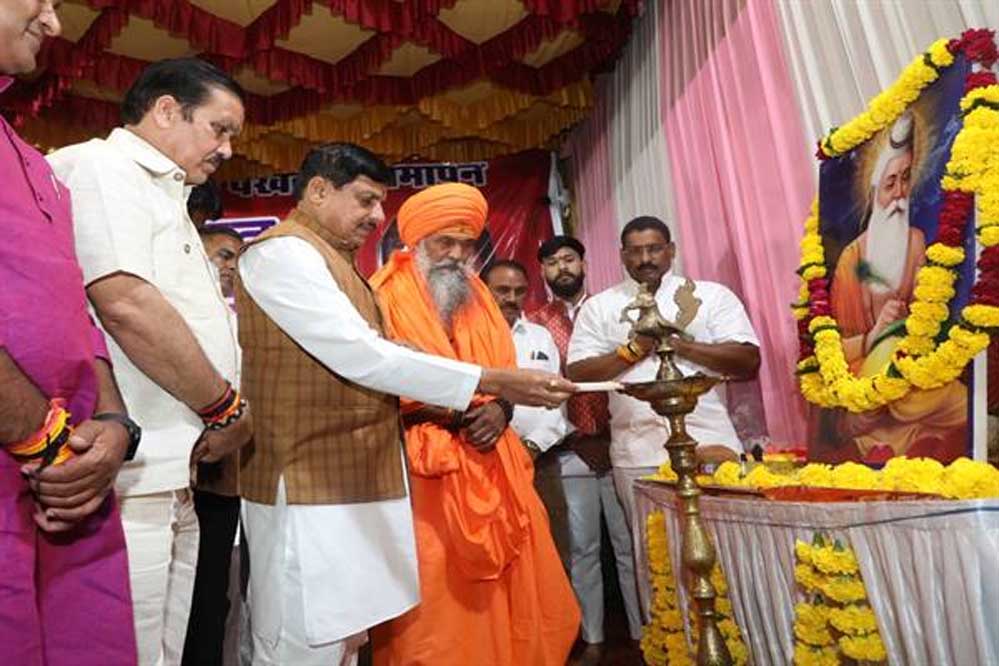 महर्षि वाल्मीकि ने भगवान श्रीराम की गौरव-गाथा लिखकर आदर्श स्थापित किया : मुख्यमंत्री डॉ. यादव 1 22A 11 महर्षि वाल्मीकि ने भगवान श्रीराम की गौरव-गाथा लिखकर आदर्श स्थापित किया : मुख्यमंत्री डॉ. यादव