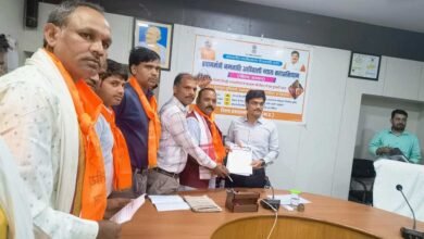 23A 28 किसानों की मूलभूत जरुरतों की पूर्ति के लिए भारतीय किसान संघ एवं जिला प्रशासन के मध्य हुई विशेष वार्ता