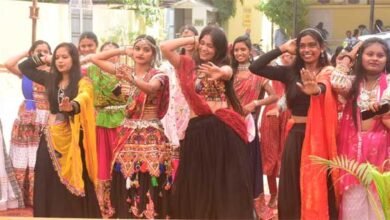 24 डागा कालेज में गरबा की धुन पर थिरके स्टूडेंट व टीचर