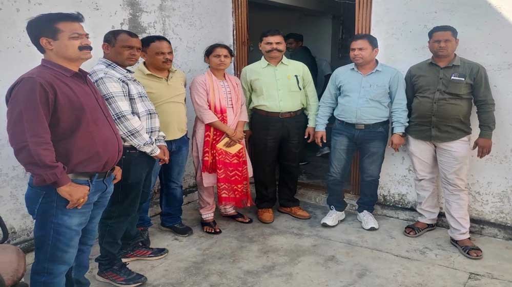 छतरपुर : 15 हजार की रिश्वत लेते महिला सरपंच को लोकायुक्त ने किया गिरफ्तार 1 25A 99 छतरपुर : 15 हजार की रिश्वत लेते महिला सरपंच को लोकायुक्त ने किया गिरफ्तार