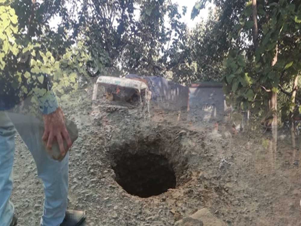 देवास : कालीसिंध के पुल पर हुआ गड्ढा, बड़े वाहन डायवर्ट करने से बरझाई घाट, कांटाफोड़ में जाम 1 26 A 21 देवास : कालीसिंध के पुल पर हुआ गड्ढा, बड़े वाहन डायवर्ट करने से बरझाई घाट, कांटाफोड़ में जाम