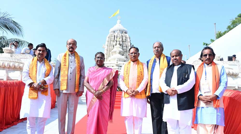 राष्ट्रपति श्रीमती द्रौपदी मुर्मु ने देशवासियों के सुख-समृद्धि और निरंतर प्रगति के लिए आशीर्वाद मांगा 1 26 A 29 राष्ट्रपति श्रीमती द्रौपदी मुर्मु ने देशवासियों के सुख-समृद्धि और निरंतर प्रगति के लिए आशीर्वाद मांगा
