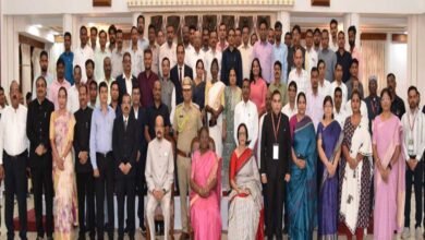26 A 32 राष्ट्रपति श्रीमती मुर्मु के साथ राजभवन परिवार ने कराई फोटोग्राफी कराई फोटोग्राफी