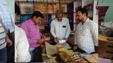 26 A 82 उ कांकेर जिले में संचालित होटल, रेस्टोरेंट में दबिश देकर खाद्यान्न सामग्री के नमूने लिए जा रहे