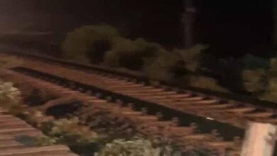 2A 27 अशोकनगर में गेट मैन रेलवे फाटक बंद करना भूला, लाइन क्रॉस कर रहे ड्राइवर ने रिवर्स ली बस