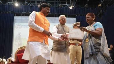3A 3 राज्यपाल मंगुभाई पटेल भजन संध्या संत वाणी कार्यक्रम में हुए शामिल