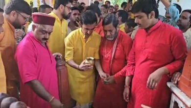 4A 58 कोच गौतम गंभीर आज सुबह दतिया में पीतांबरा माई के दर्शन के लिए पहुंचे