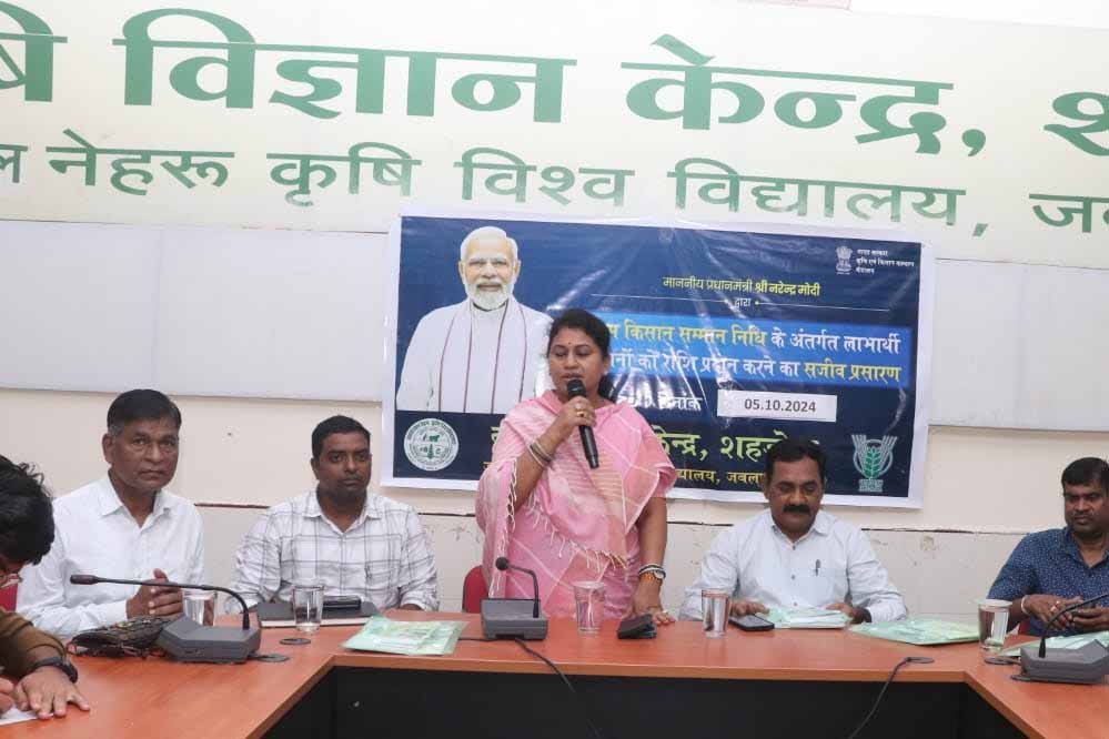 किसान कृषि को व्यापारिक रूप से बनाए लाभ का धंधा - विधायक मनीषा सिंह 1 5A 85 किसान कृषि को व्यापारिक रूप से बनाए लाभ का धंधा - विधायक मनीषा सिंह