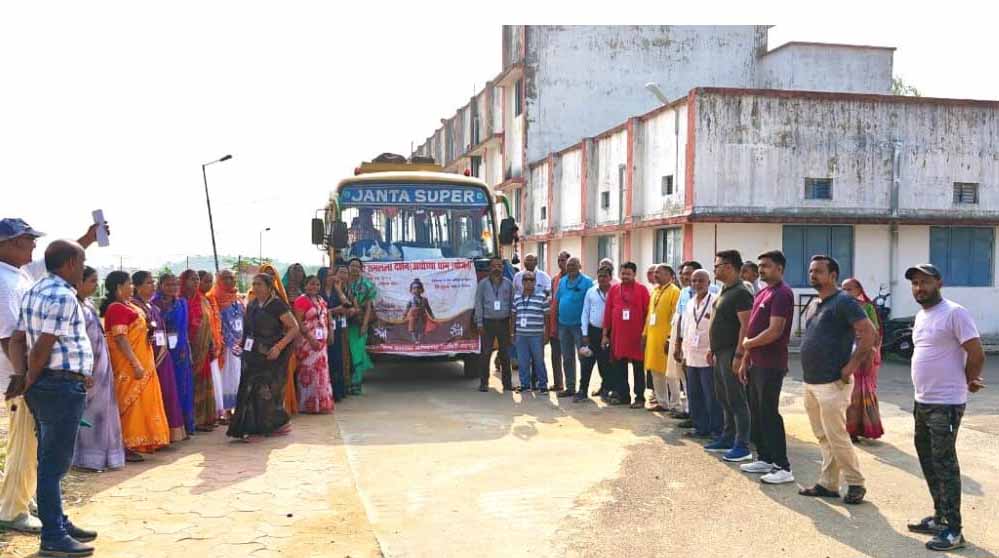 जिले के 54 दर्शनार्थी आज अयोध्या धाम के लिए रवाना 1 8A 116 जिले के 54 दर्शनार्थी आज अयोध्या धाम के लिए रवाना