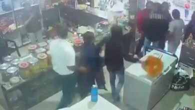 8A 35 परदेशीपुरा इलाके में दोहरे हत्याकांड के फरार आरोपी ने नमकीन व्यापारी की दुकान में घुसकर तोड़फोड़ कर दी