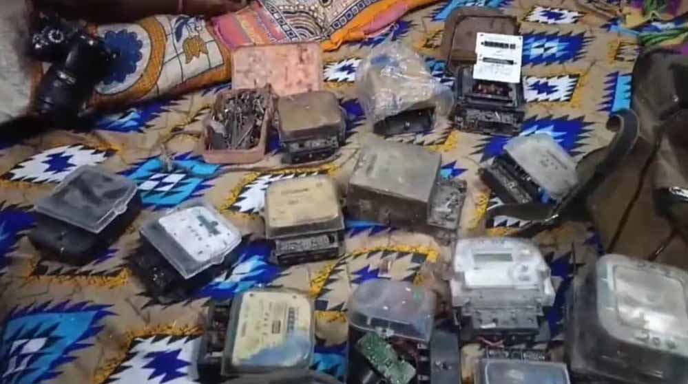 जबलपुर में स्मार्ट मीटर को ब्लॉक कर राजस्व का नुकसान पहुंचाने वाले गिरोह का भंडाफोड़ 1 8A 62 जबलपुर में स्मार्ट मीटर को ब्लॉक कर राजस्व का नुकसान पहुंचाने वाले गिरोह का भंडाफोड़