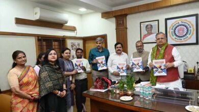 9A 30 विधानसभा अध्यक्ष डॉ रमन सिंह ने पीआरएसआई कांफ्रेंस ब्रोशर का किया विमोचन, डॉ पाठक ने किया अभिनंदन