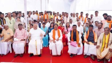 CM4 1 मुख्यमंत्री विष्णु देव साय ने सर्किट हाऊस में जनप्रतिनिधियों और गणमान्य नागरिकों से भेंटकर दी नवरात्र पर्व की बधाई