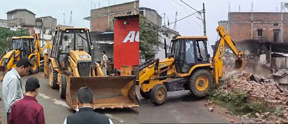 छत्तीसगढ़-सूरजपुर में साय सरकार का एक्शन, डबल मर्डर के मुख्य आरोपी के अवैध मकान पर चला बुलडोजर 1 Chhattisgarh 01 1 23 छत्तीसगढ़-सूरजपुर में साय सरकार का एक्शन, डबल मर्डर के मुख्य आरोपी के अवैध मकान पर चला बुलडोजर