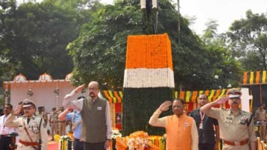 Cm 1 2 पुलिस स्मृति दिवस परेड में हुए शामिल राज्यपाल और मुख्यमंत्री