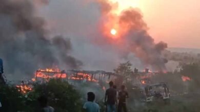 aag 1 गुना में पटाखा दुकान में लगी भीषण आग, 2 दर्जन से अधिक दुकानें जाली