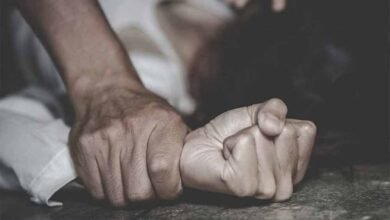 balatkar खुरई में नदी पर नहाने के बाद कपड़े बदलने गई लड़की से झाड़ियों में दुष्‍कर्म, दो अपचारी नाबालिगों के खिलाफ मामला दर्ज