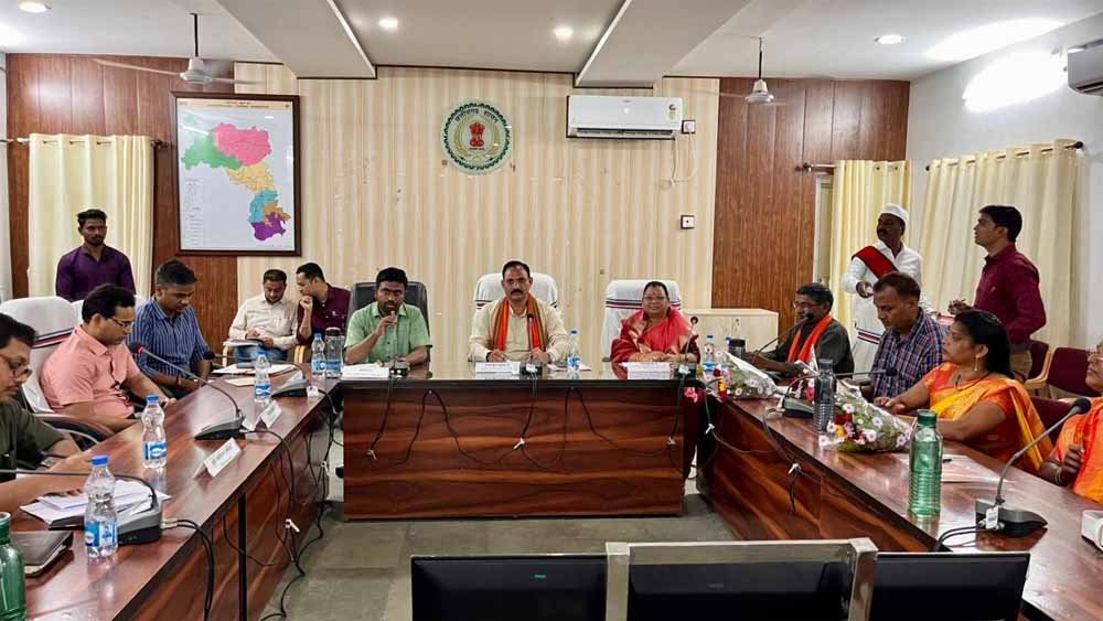 जिला खनिज संस्थान न्यास की शासी परिषद की बैठक संपन्न, हाईमास्ट लाइट और विद्युत व्यवस्था में सुधार के निर्देश: श्याम बिहारी जायसवाल 1 bethak जिला खनिज संस्थान न्यास की शासी परिषद की बैठक संपन्न, हाईमास्ट लाइट और विद्युत व्यवस्था में सुधार के निर्देश: श्याम बिहारी जायसवाल