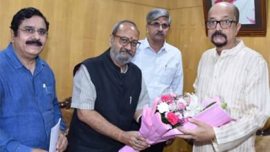 bhet छत्तीसगढ़ के राज्यपाल से पब्लिक रिलेशन्स सोसायटी आफ इंडिया नई दिल्ली के राष्ट्रीय अध्यक्ष ने सौजन्य भेंट की