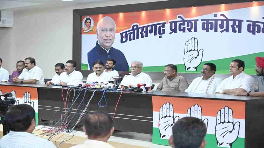 पूर्व मुख्यमंत्री भूपेश बघेल ने लोहारीडीह कांड पर जारी की FIR में दर्ज 167 लोगों की सूची 1 congress1 पूर्व मुख्यमंत्री भूपेश बघेल ने लोहारीडीह कांड पर जारी की FIR में दर्ज 167 लोगों की सूची